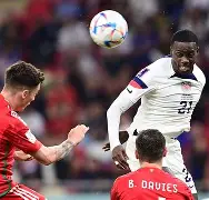 爱游戏-包含里尔主场-力克亚眠，鲁本-博图宁破门取胜的词条