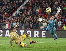 包含里尔主场-力克亚眠，鲁本-博图宁破门取胜的词条