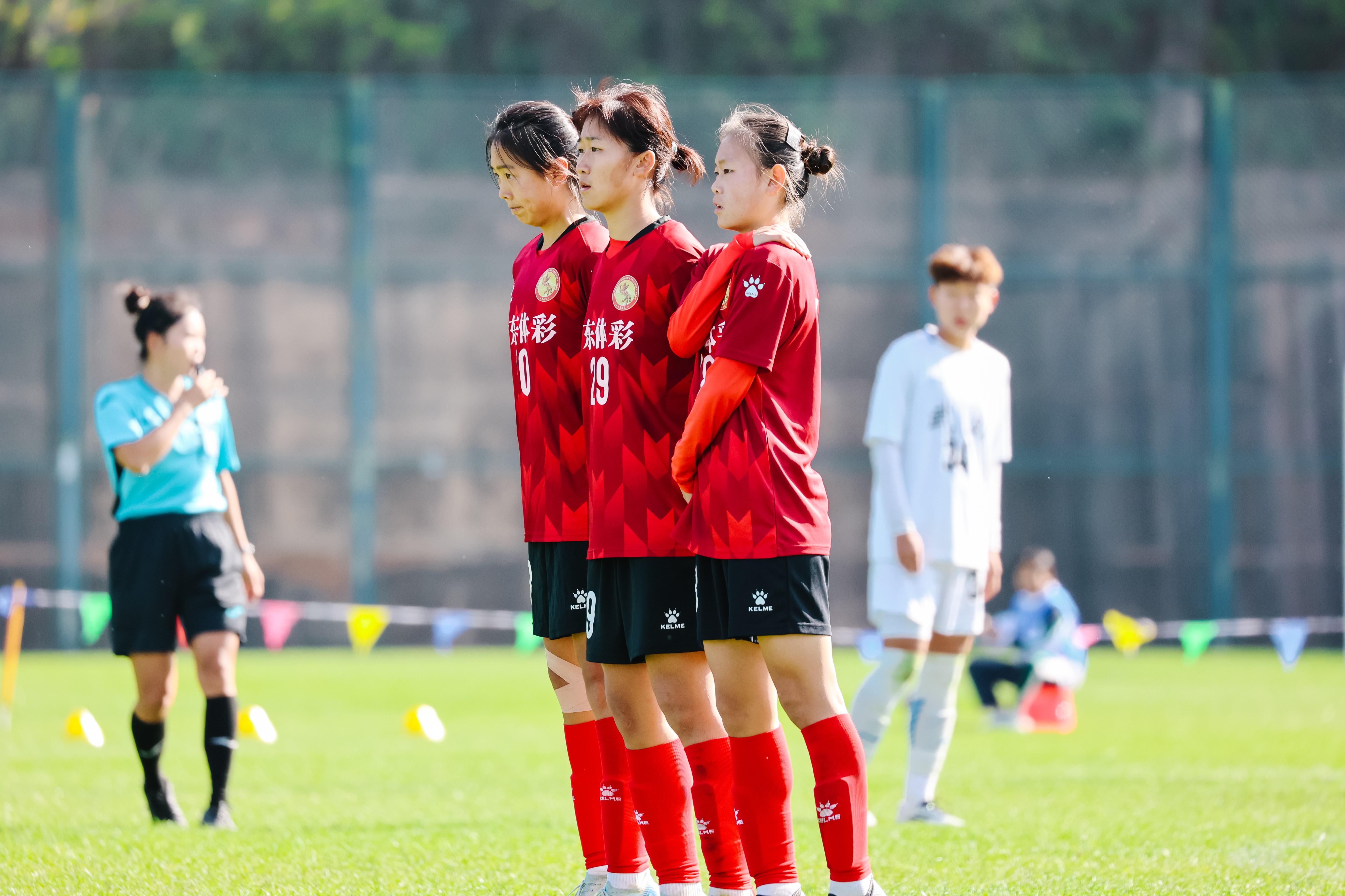 青少年女子足球赛事备受关注 青少年女子足球赛事备受关注