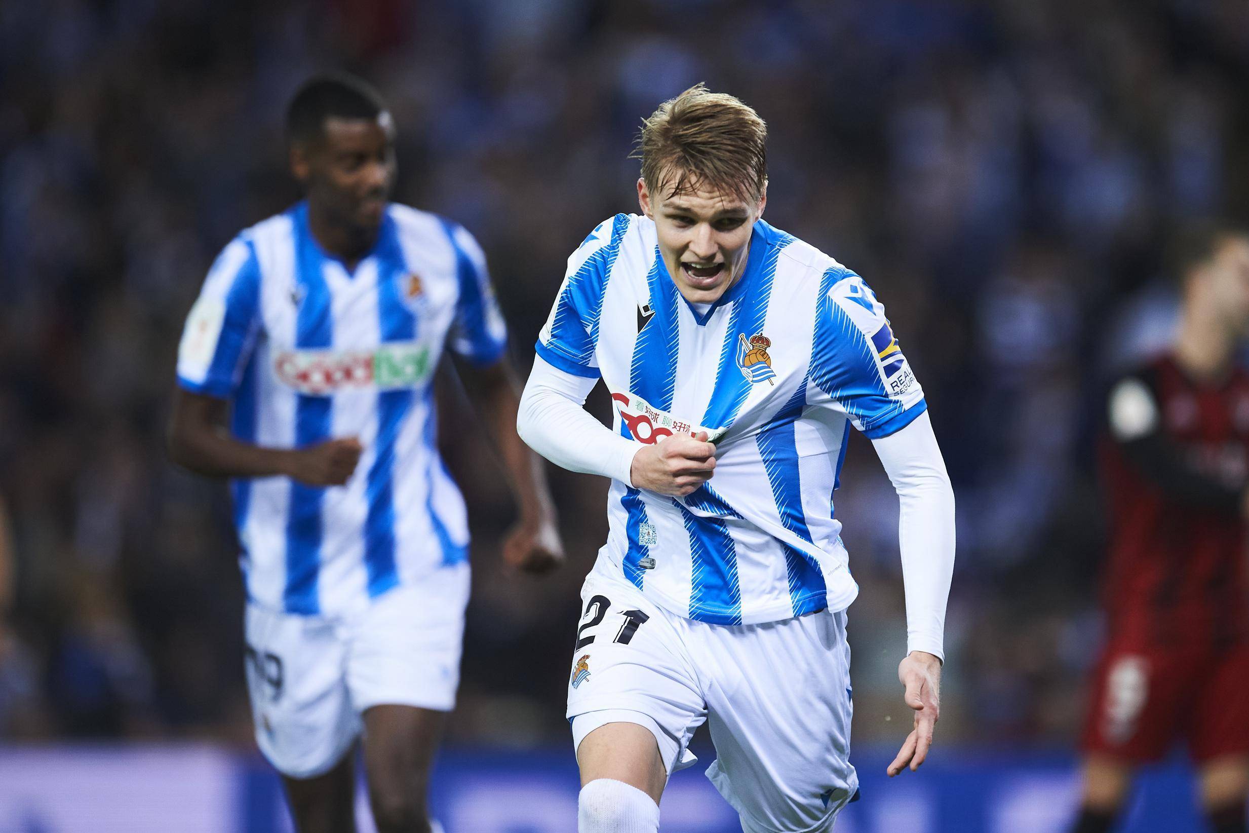 爱游戏app下载-瓦伦西亚主场大胜，球员表现突出