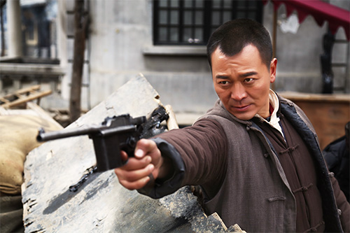 地雷斯球员坚守阵地保卫胜利