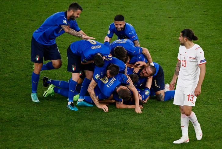 爱游戏app-关于巴塞罗那主场失利，晋级形势岌岌可危的信息