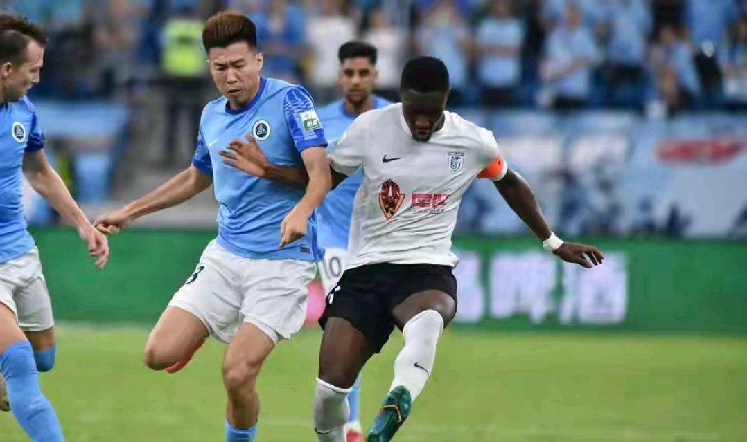 爱游戏官网网页版入口-联赛半决赛展现球队实力，角逐激烈