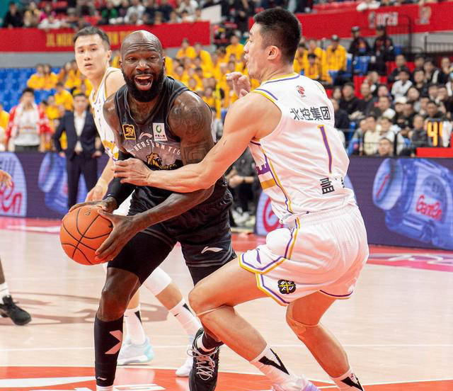 关于外援球员出色表现,助力球队夺得胜利的信息 关于外援球员出色表现,助力球队夺得胜利的信息