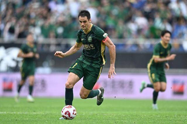 爱游戏官网网页版入口-欧洲豪强的对决，场上变幻莫测，胜负难料