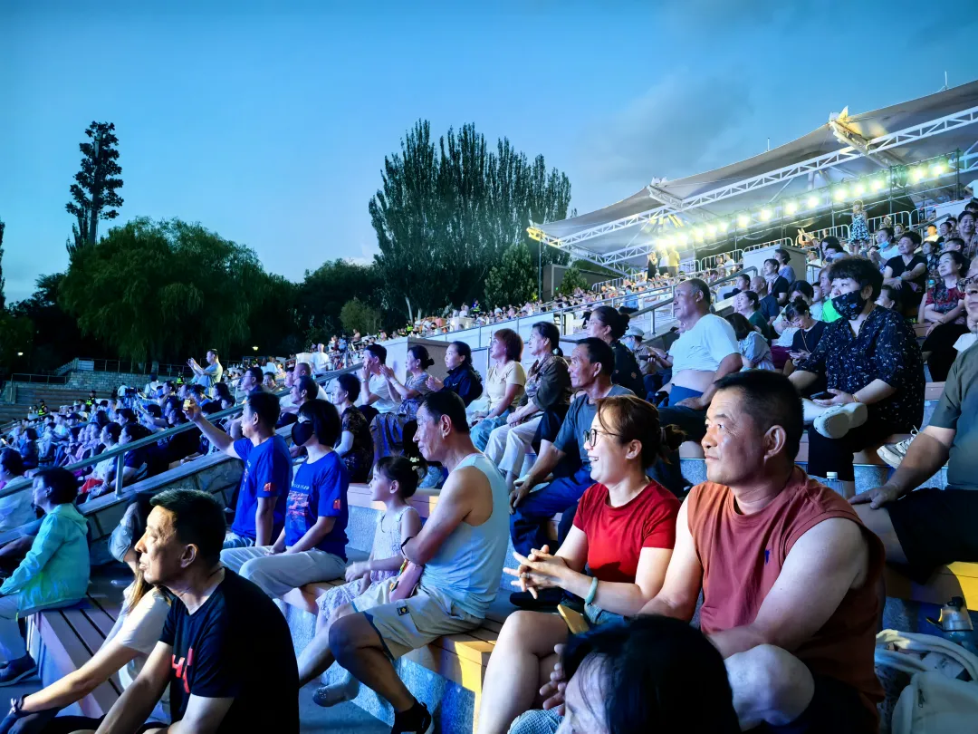 精彩瞬间频频出现，球迷喜闻乐见