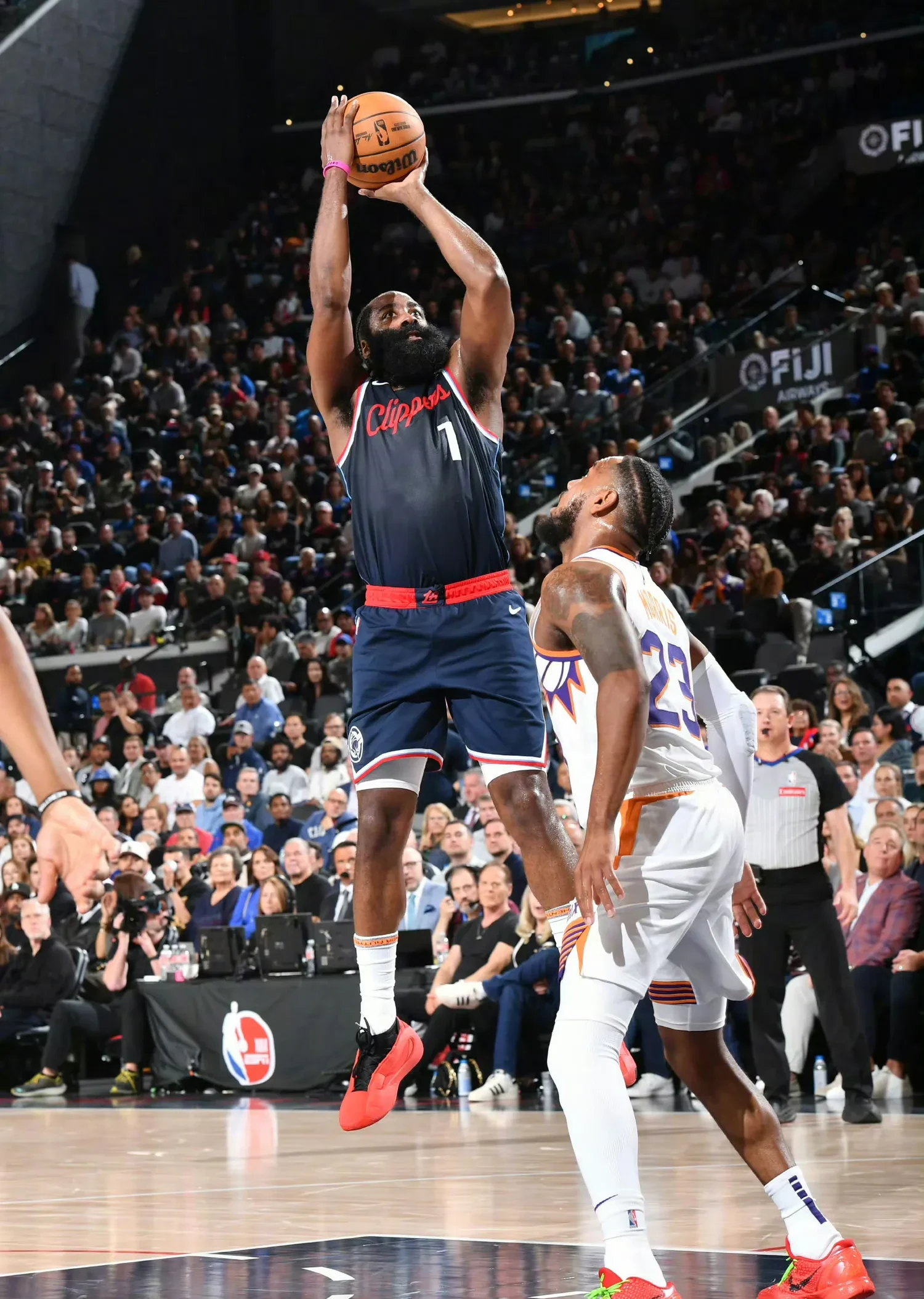 火箭队遭遇四连败，哈登表现低迷的简单介绍