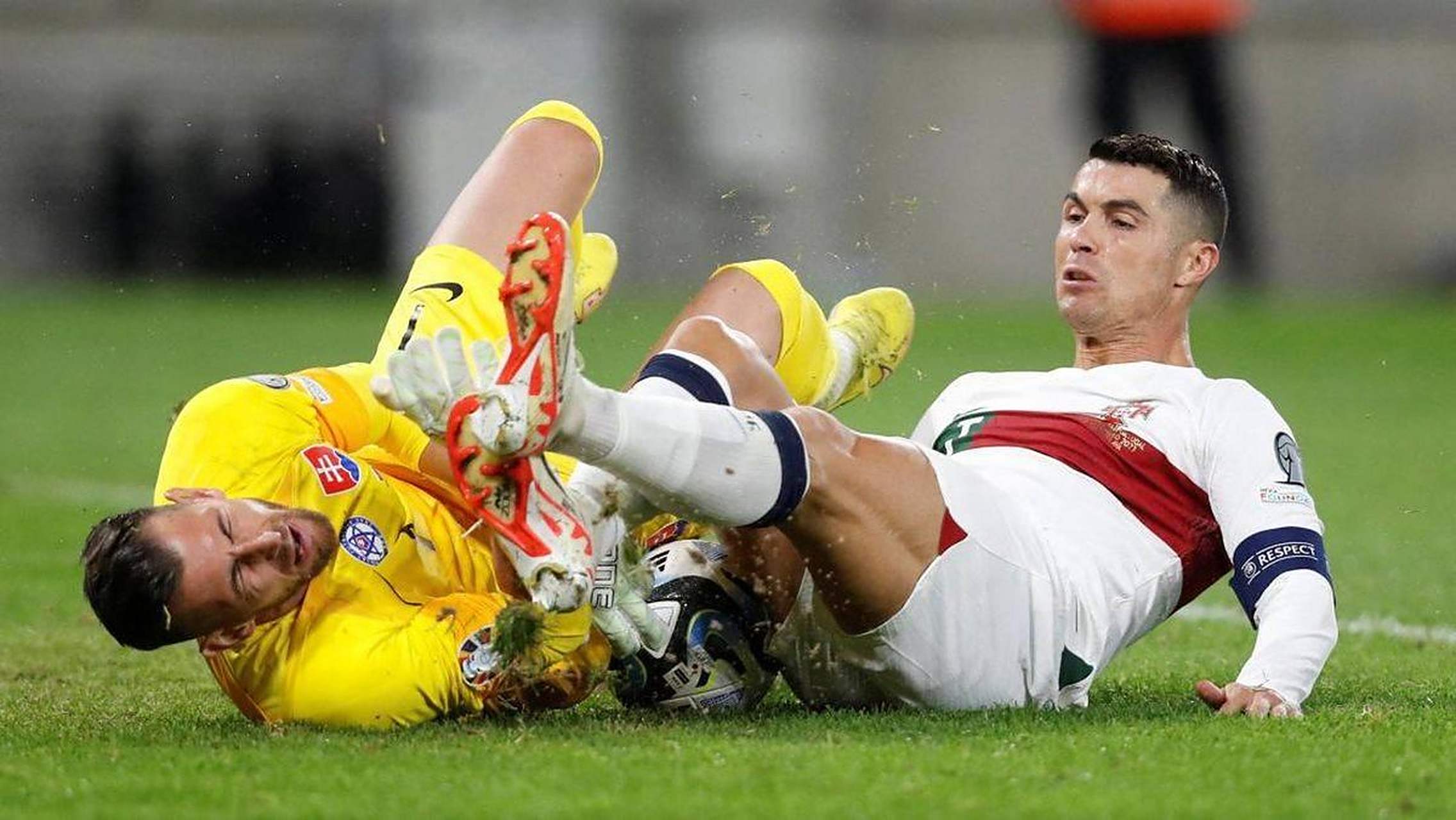 爱游戏入口-包含葡萄牙大胜卢森堡晋级，赛尔维亚遗憾告别的词条