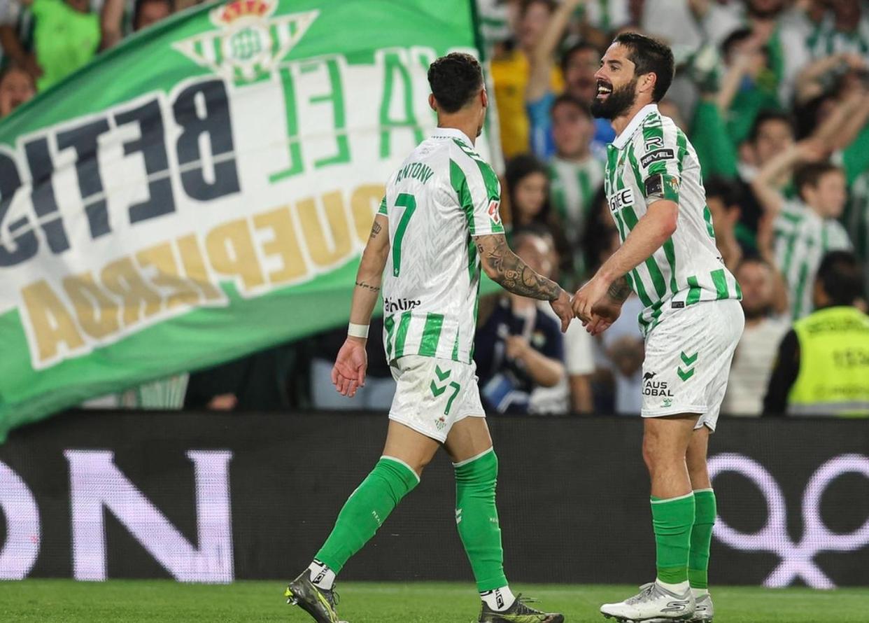 贝蒂斯客场大胜,赢得球迷喝彩 贝蒂斯客场大胜,赢得球迷喝彩