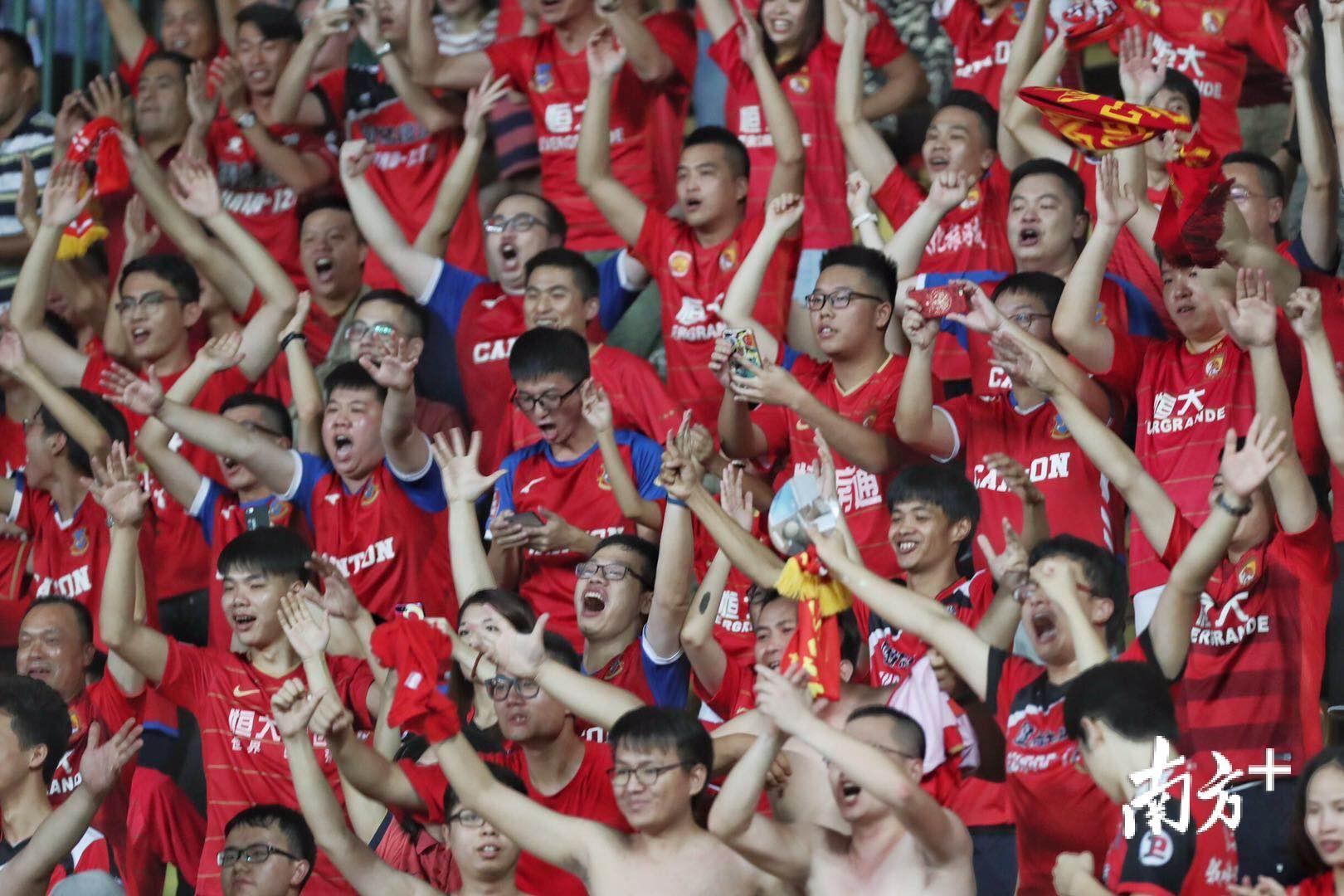 爱游戏官网-广州德比：恒大主场击败富力，占据中超榜首