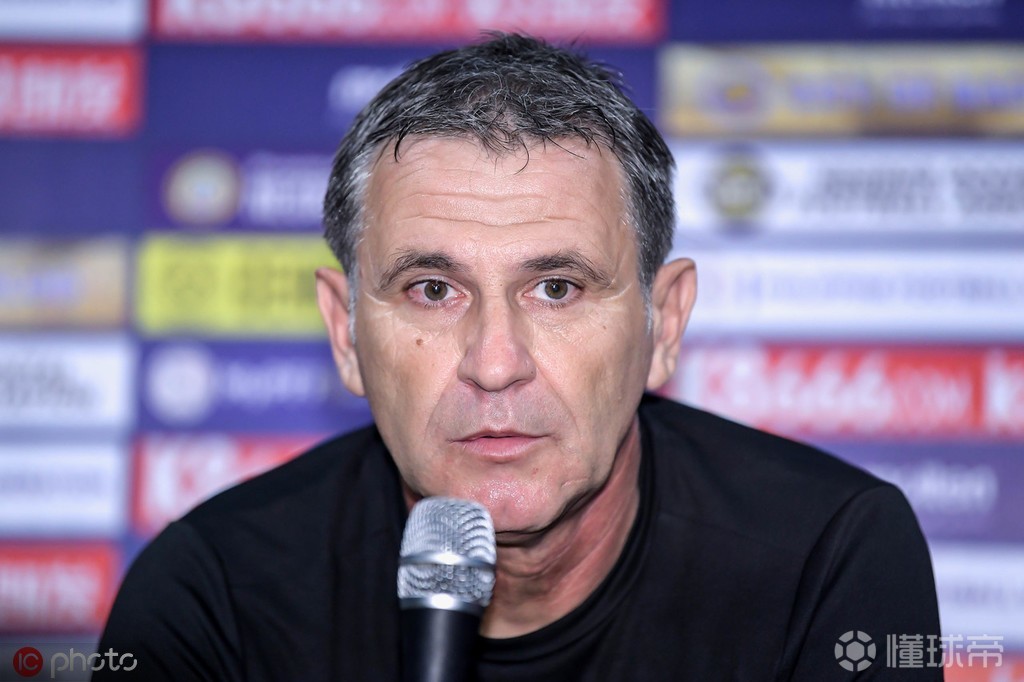 包含菲律宾球队深陷困境，需寻找突破口的词条