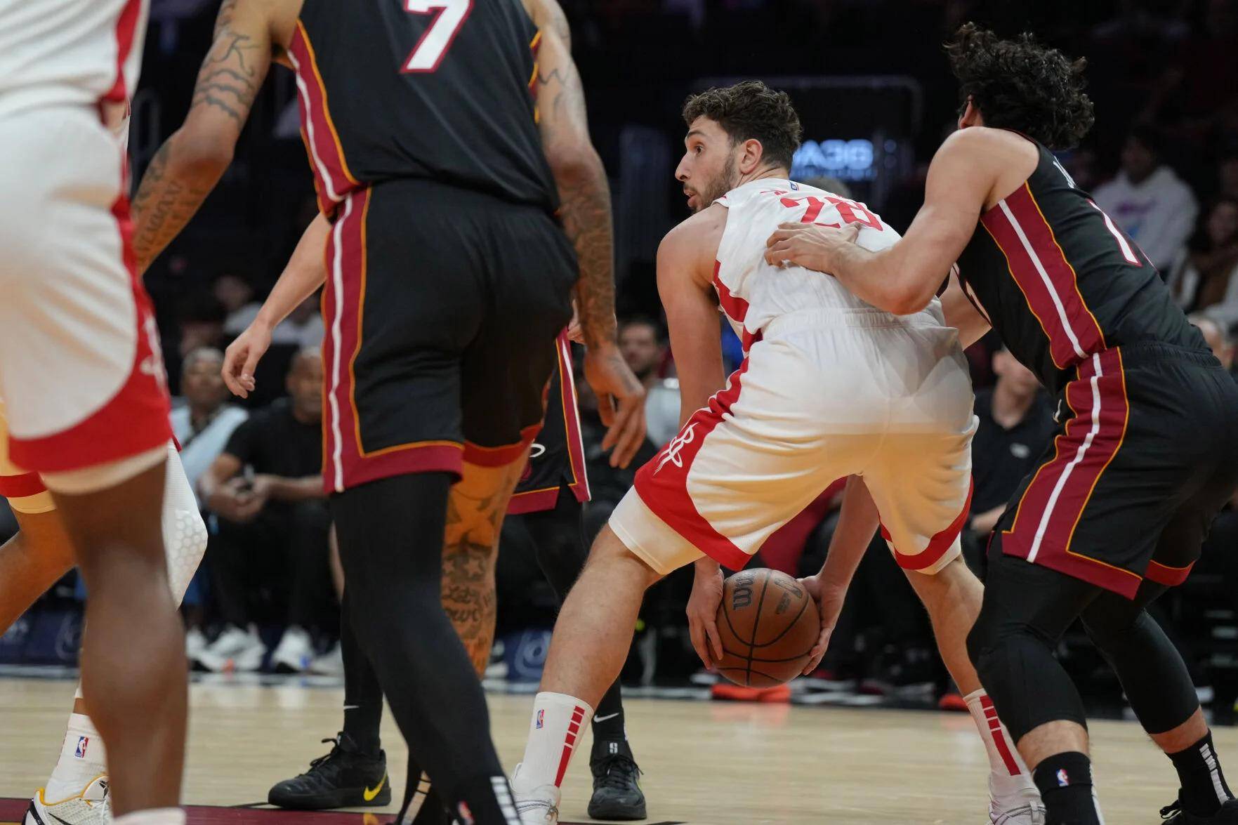 爱游戏官网-火箭队遭遇连败，面临季后赛压力的简单介绍