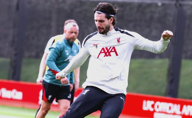 爱游戏官网入口-包含球员实力逐渐爆发，赛场精彩不容错过的词条