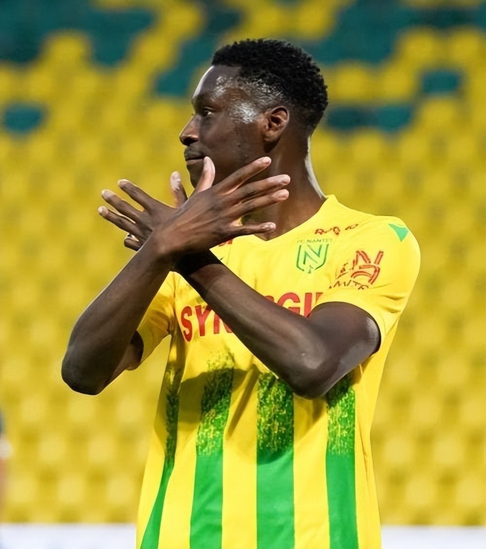 法国国脚膝盖严重受伤，赛季末可望复出的简单介绍