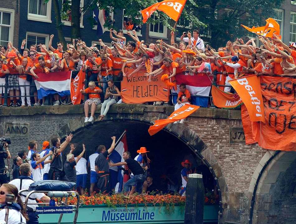 包含荷兰止步半决赛，球迷失望难抑的词条