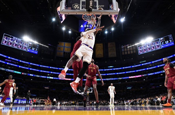 爱游戏官方入口-骑士逆袭篮网连胜四场