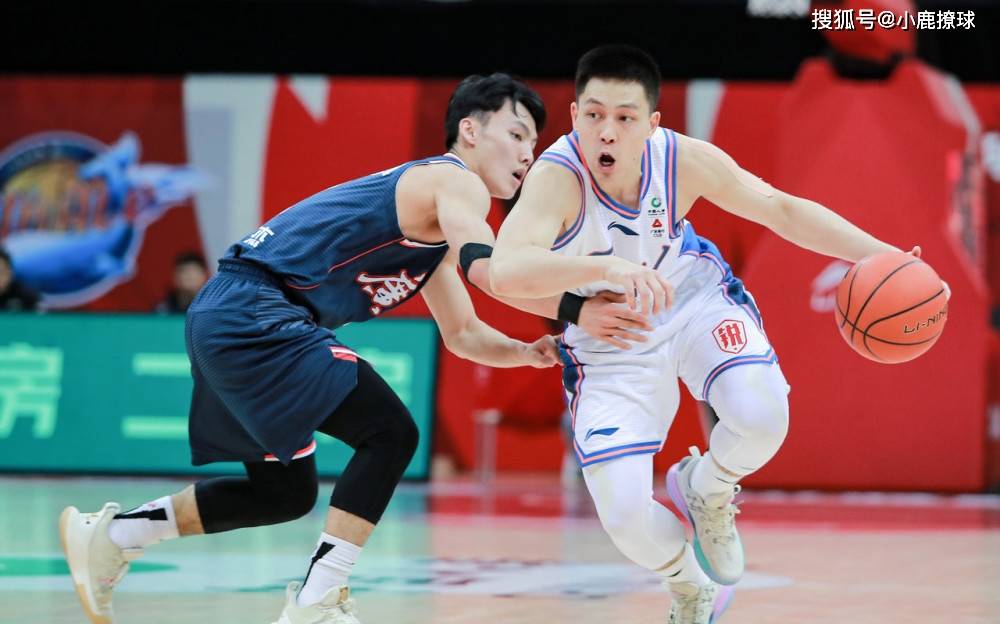 包含上海男篮对阵青岛队，双方实力对比胶着的词条